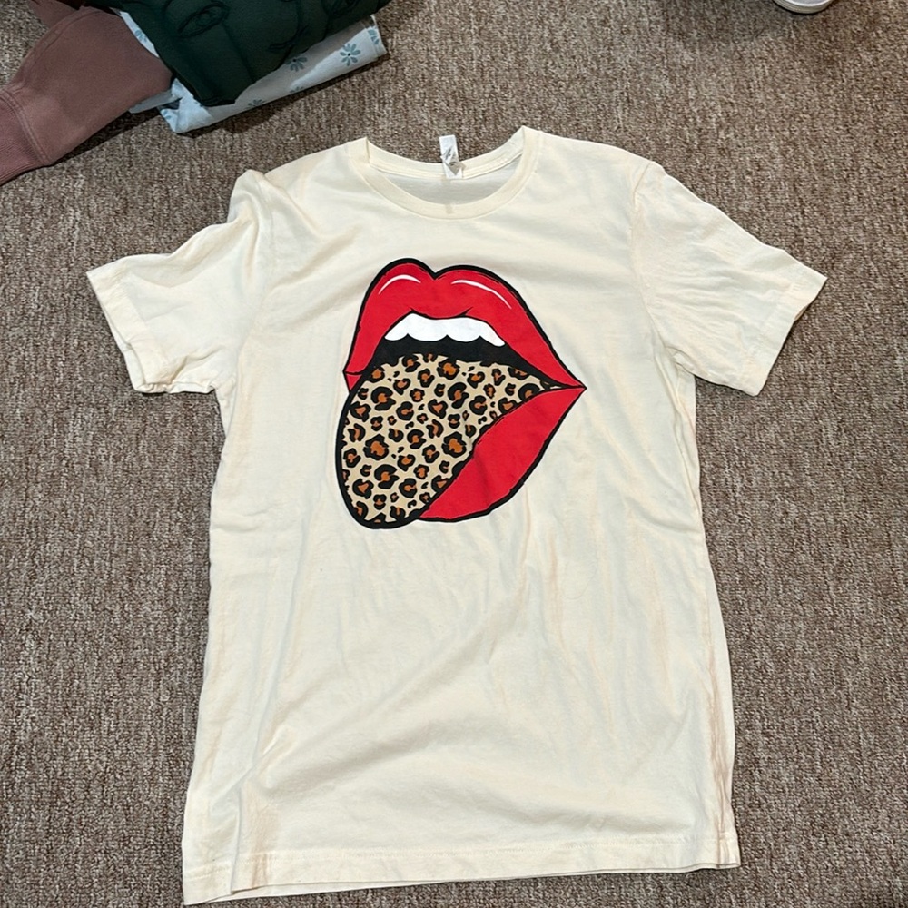 graphic tee